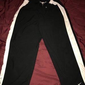 Nike cropped pants